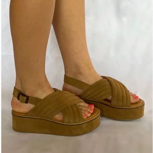 NWT in box!! Diba True sandals!!
